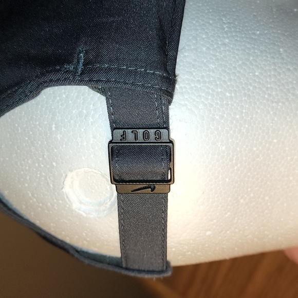 Nike Dri fit STRAPBACK HAT - Picture 4 of 7